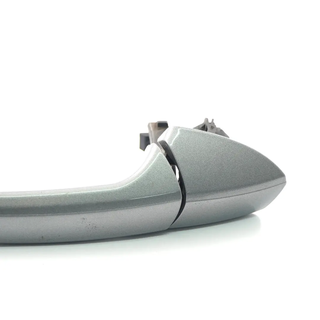 Tirador puerta izquierdo exterior gris tenorita metalizado - 755 para Mercedes W204 con número de pieza A2047600170 Mercedes W204 Tirador puerta izquierdo exterior gris tenorita metalizado - 755 - SKU A2047600170-TNG - Número de pieza A2047600170