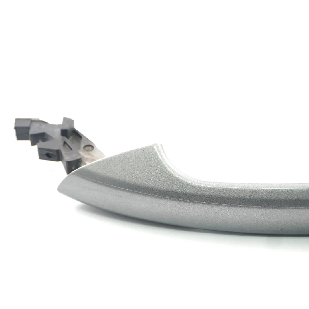 Tirador puerta izquierdo exterior gris tenorita metalizado - 755 para Mercedes W204 con número de pieza A2047600170 Mercedes W204 Tirador puerta izquierdo exterior gris tenorita metalizado - 755 - SKU A2047600170-TNG - Número de pieza A2047600170