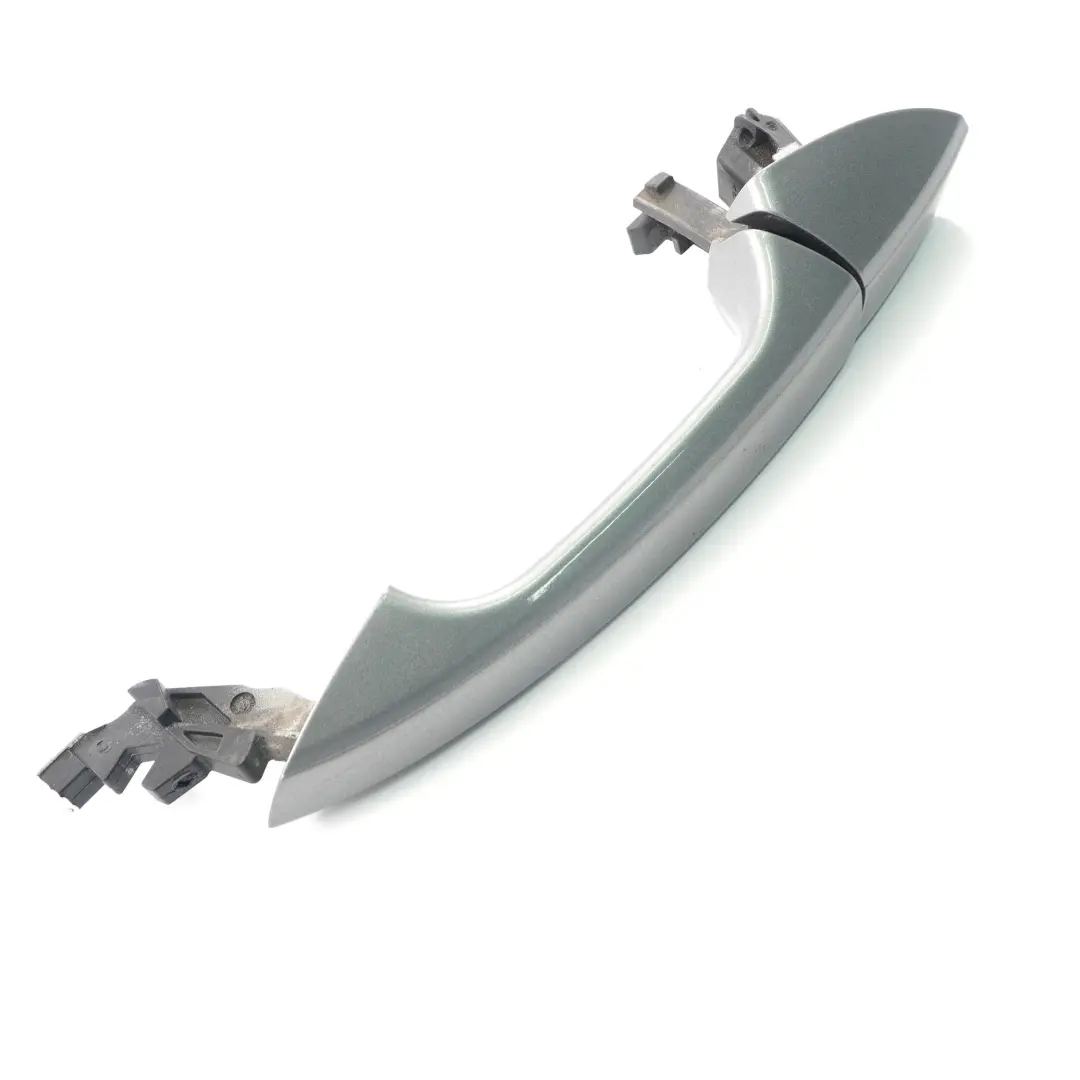 Maniglia porta sinistra esterno grigio tenorite metallizzato - 755 per Mercedes W204 con numero di parte A2047600170 Mercedes W204 Maniglia porta sinistra esterno grigio tenorite metallizzato - 755 - SKU A2047600170-TNG - Numero di parte A2047600170
