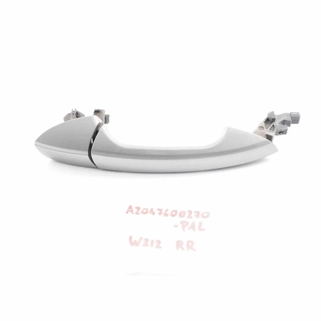 Asidero Puerta Derecha Plata Paladio Metálico - 792 para Mercedes W204 con número de pieza A2047600270 Mercedes W204 Asidero Puerta Derecha Plata Paladio Metálico - 792 - SKU A2047600270-PAL - Número de pieza A2047600270