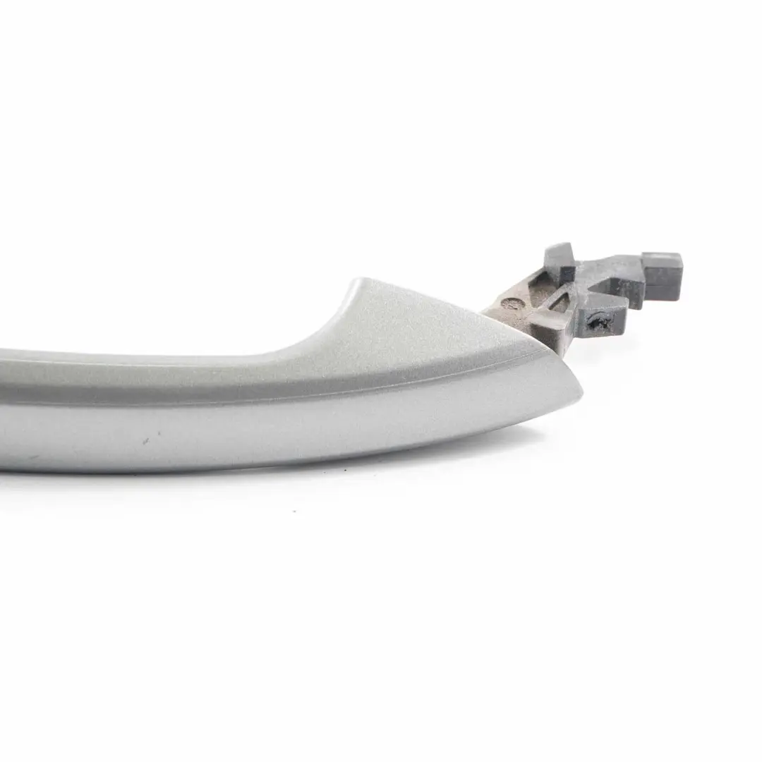 Maniglia Porta Destra Palladium Silver Metallic - 792 per Mercedes W204 con numero di parte A2047600270 Mercedes W204 Maniglia Porta Destra Palladium Silver Metallic - 792 - SKU A2047600270-PAL - Numero di parte A2047600270