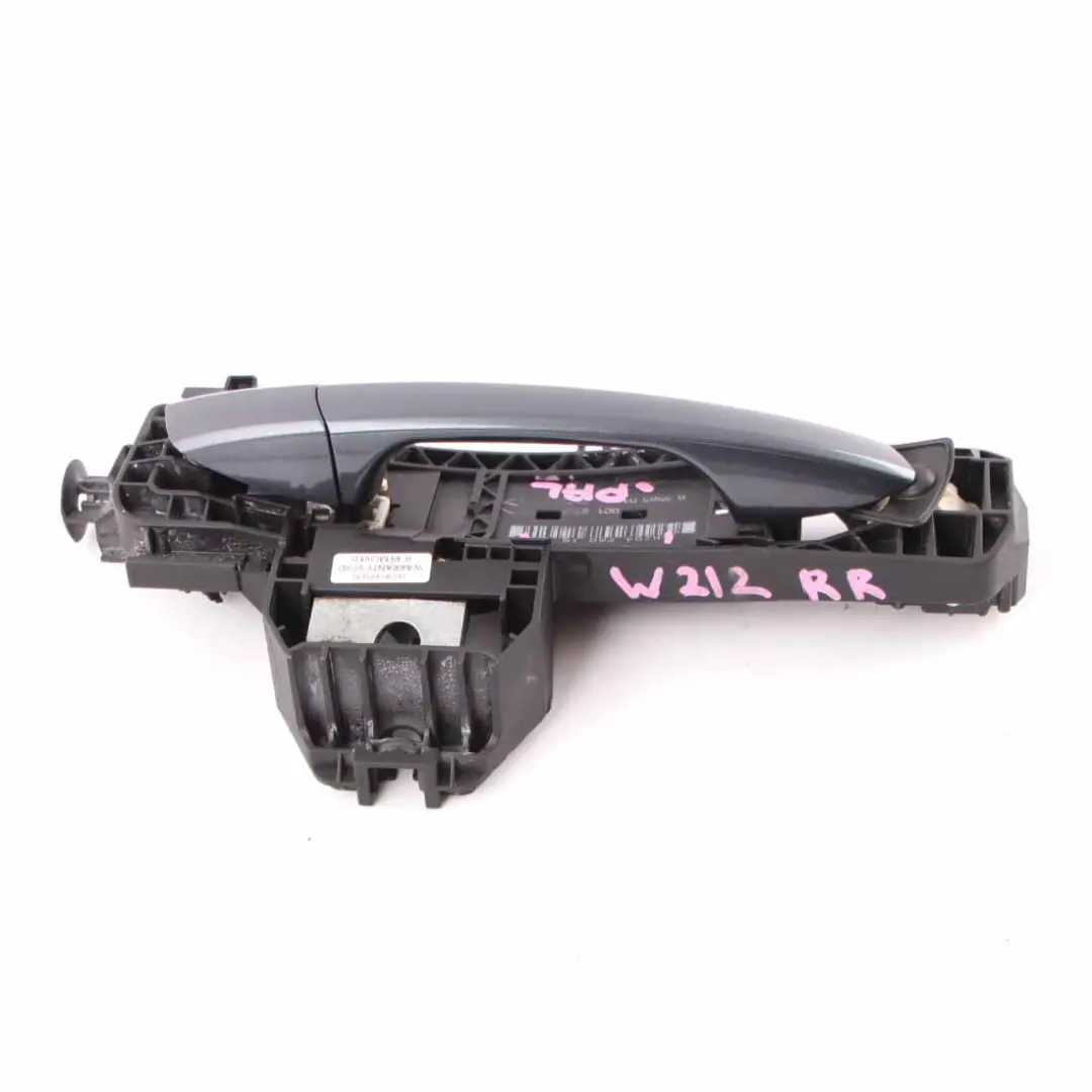 Hintere Rechte Tür O/S Griff Südseeblau Metallic 162 für Mercedes W176 mit Teilenummer A2047601634 Mercedes W176 Hintere Rechte Tür O/S Griff Südseeblau Metallic 162 - SKU A2047601634-PAL - Teilenummer A2047601634