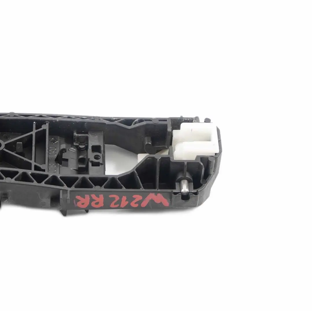 Asidero Base Soporte Puerta Trasera Izquierda para Mercedes W176 con número de pieza A2047601634 Mercedes W176 Asidero Base Soporte Puerta Trasera Izquierda - SKU A2047601634 - Número de pieza A2047601634