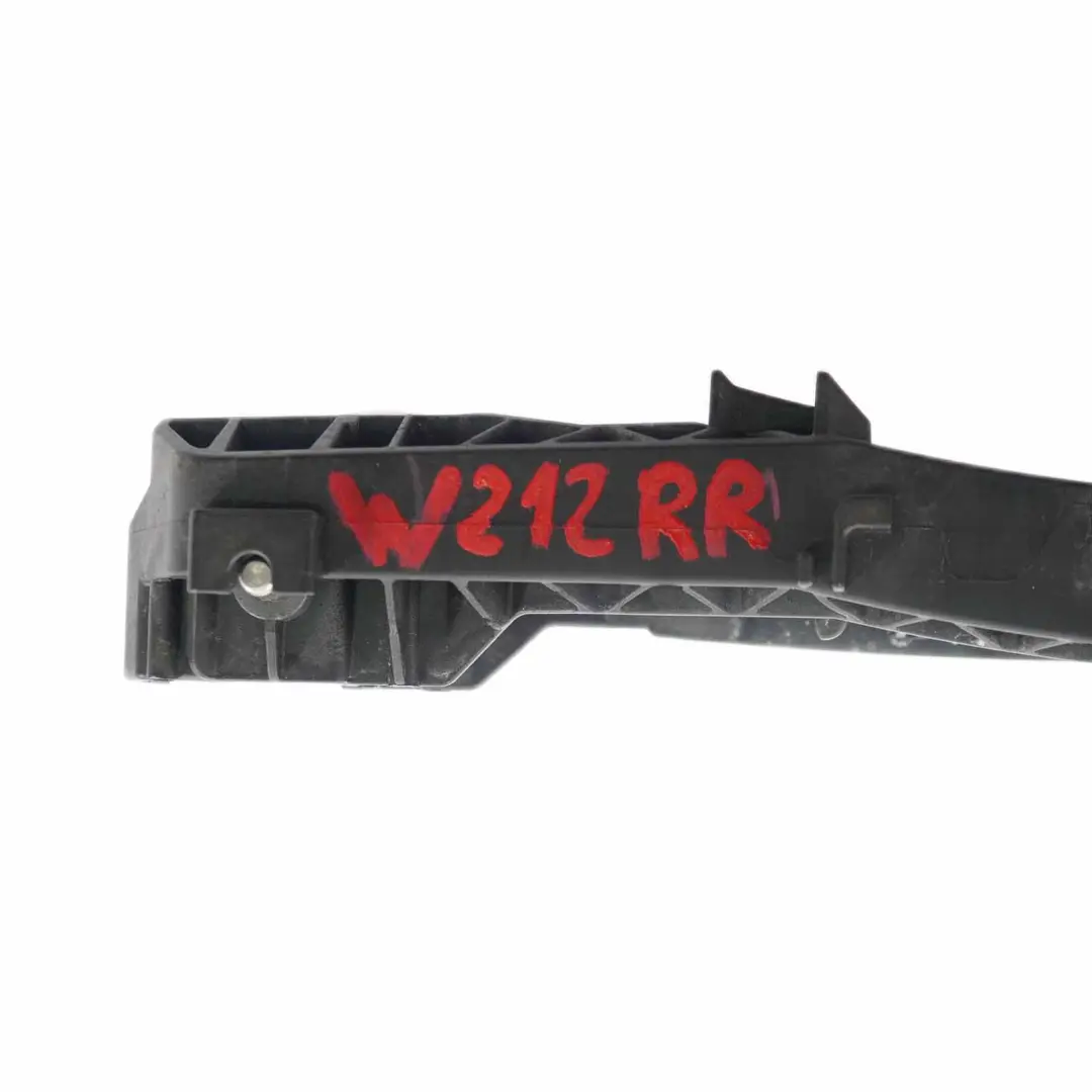 Mercedes W176 Podstawa Mocowanie Klamki Drzwi Tył - SKU A2047601634 - Numer Części A2047601634