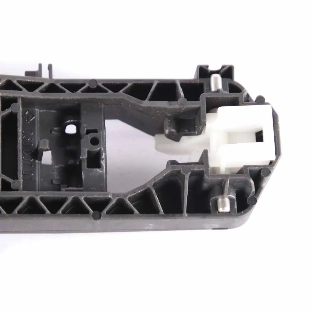 Maniglia Portaoggetti Base Porta Posteriore Sinistra per Mercedes W176 con numero di parte A2047602134 Mercedes W176 Maniglia Portaoggetti Base Porta Posteriore Sinistra - SKU A2047602134 - Numero di parte A2047602134