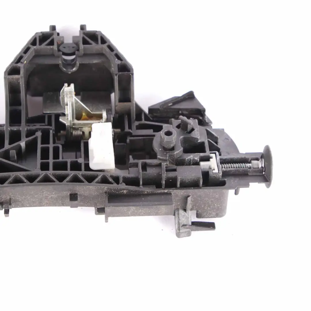 Asidero Base Soporte Puerta Trasera Izquierda N/S para Mercedes W176 con número de pieza A2047602134 Mercedes W176 Asidero Base Soporte Puerta Trasera Izquierda N/S - SKU A2047602134 - Número de pieza A2047602134