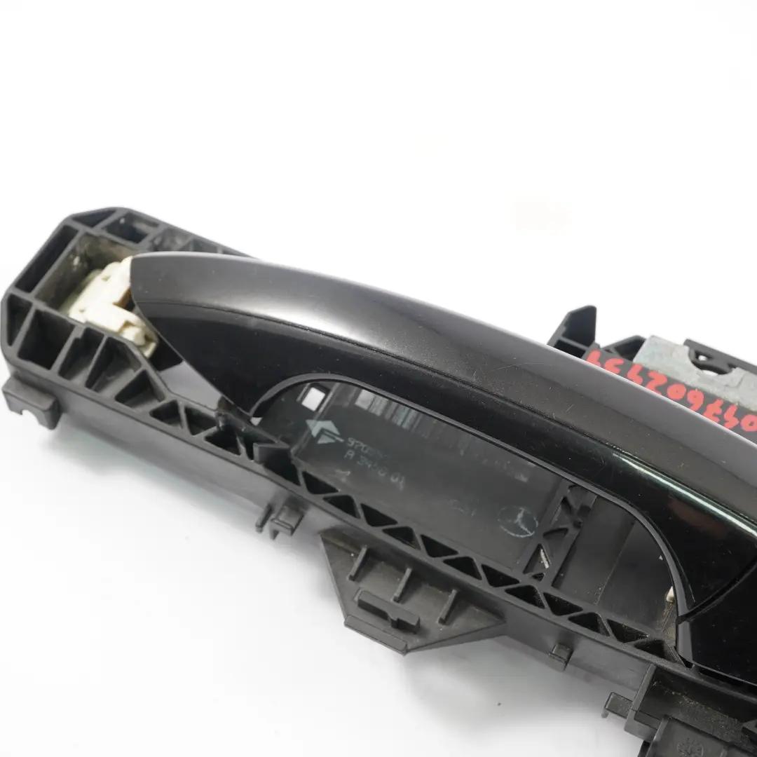 Mercedes W204 Maniglia porta presa posteriore destra Obsidian Black Metallic 197 - SKU A2047602434-OB - Numero di parte A2047600834