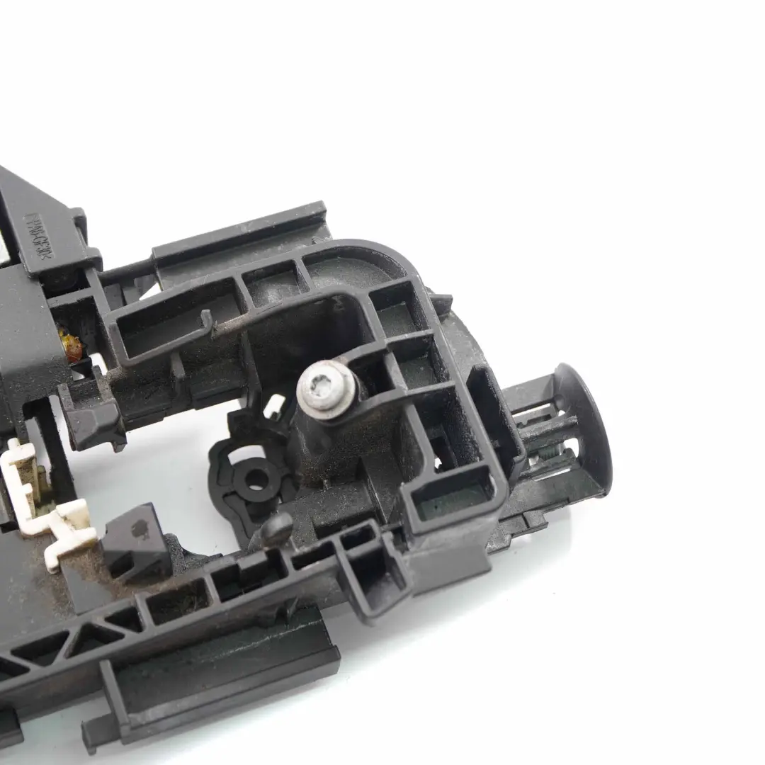 Trasera Derecha O / Puerta Manija Portador Base para Mercedes A W176 W204 con número de pieza A2047600834 Mercedes A W176 W204 Trasera Derecha O / Puerta Manija Portador Base - SKU A2047602434 - Número de pieza A2047600834