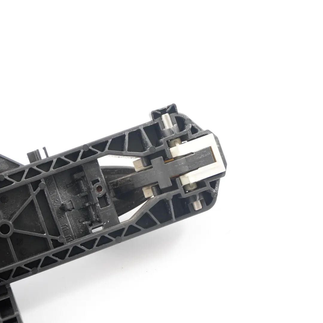 Haltegriff Tür Mercedes W204 vorne links außen Obsidian Schwarz 197 für mit Teilenummer A2047602534 Haltegriff Tür Mercedes W204 vorne links außen Obsidian Schwarz 197 - SKU A2047602534-OB1 - Teilenummer A2047602534