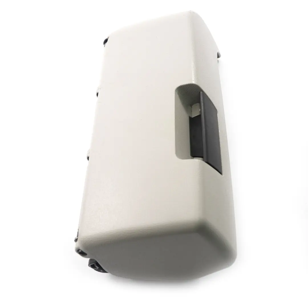 Schowek Fotela Pod Fotel Prawy Przód do Mercedes W204 o numerze A2048100304 Mercedes W204 Schowek Fotela Pod Fotel Prawy Przód - SKU A2048100304 - Numer Części A2048100304