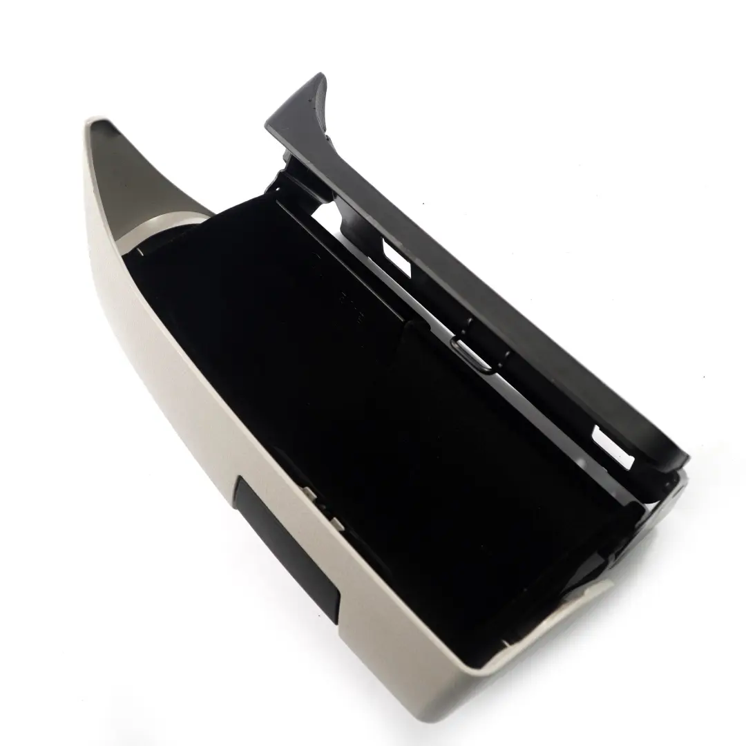 Boîte de rangement de siège sous plateau droit pour Mercedes W204 à propos du numéro de pièce A2048100304 Mercedes W204 Boîte de rangement de siège sous plateau droit - SKU A2048100304 - Numéro de pièce A2048100304