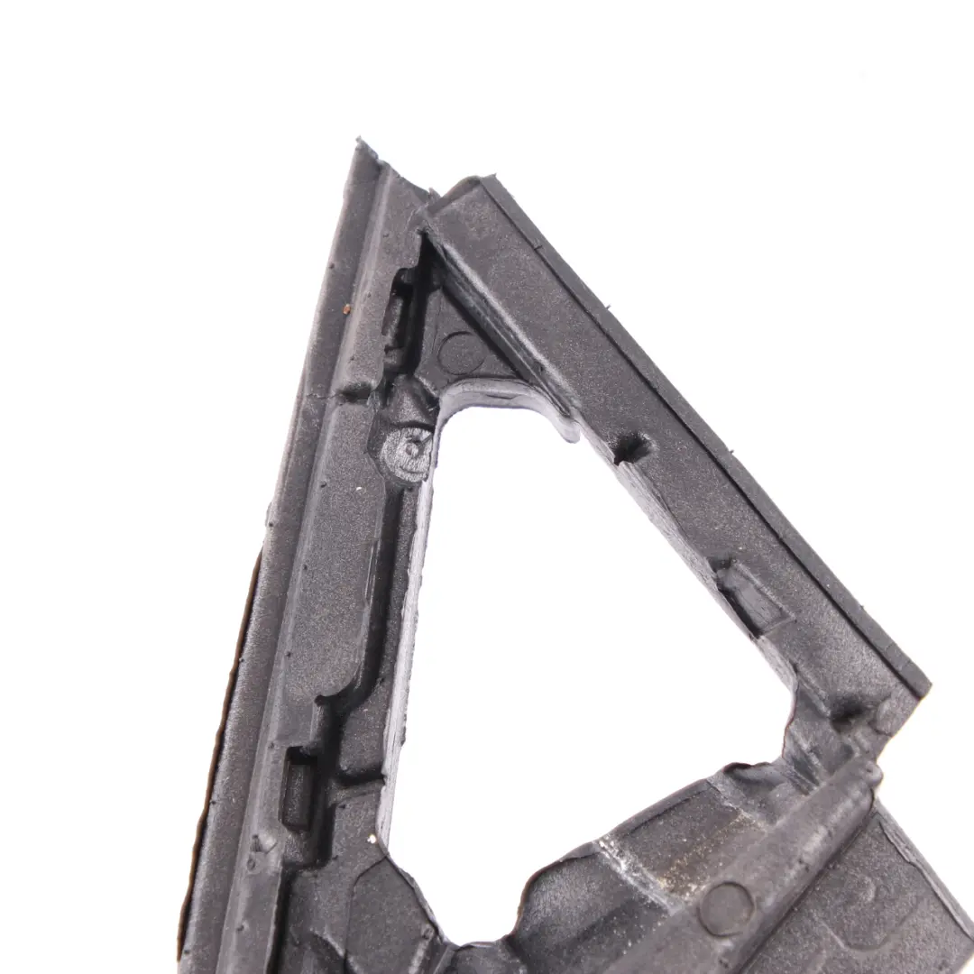Mercedes W212 Guarnizione Retrovisore Isolante Sinistro Triangolo A2128110198 - SKU A2048111198 - Numero di parte A2048111198