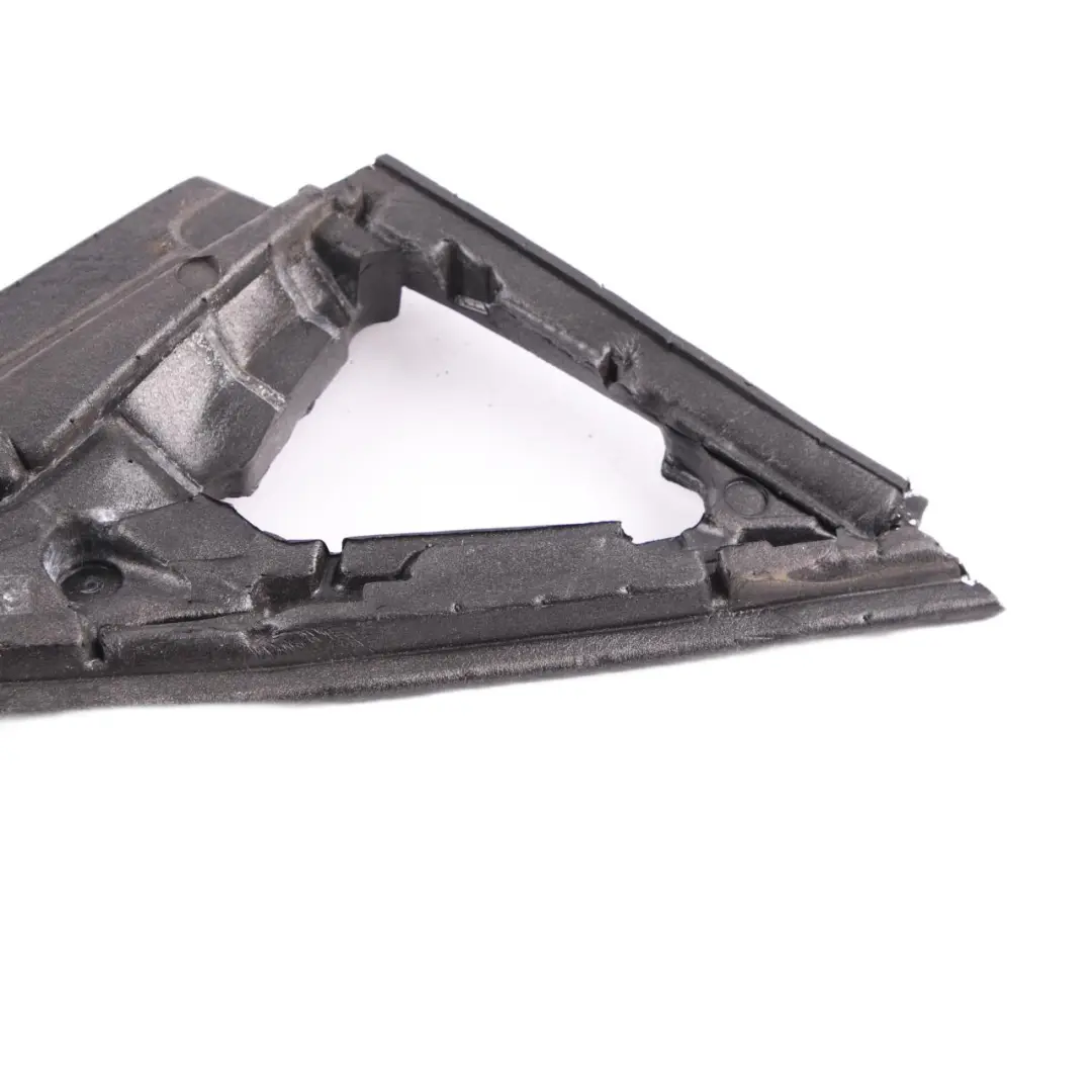 Mercedes W204 Sello Espejo Retrovisor Aislamiento Derecha Triángulo - SKU A2048111298 - Número de pieza A2048111298