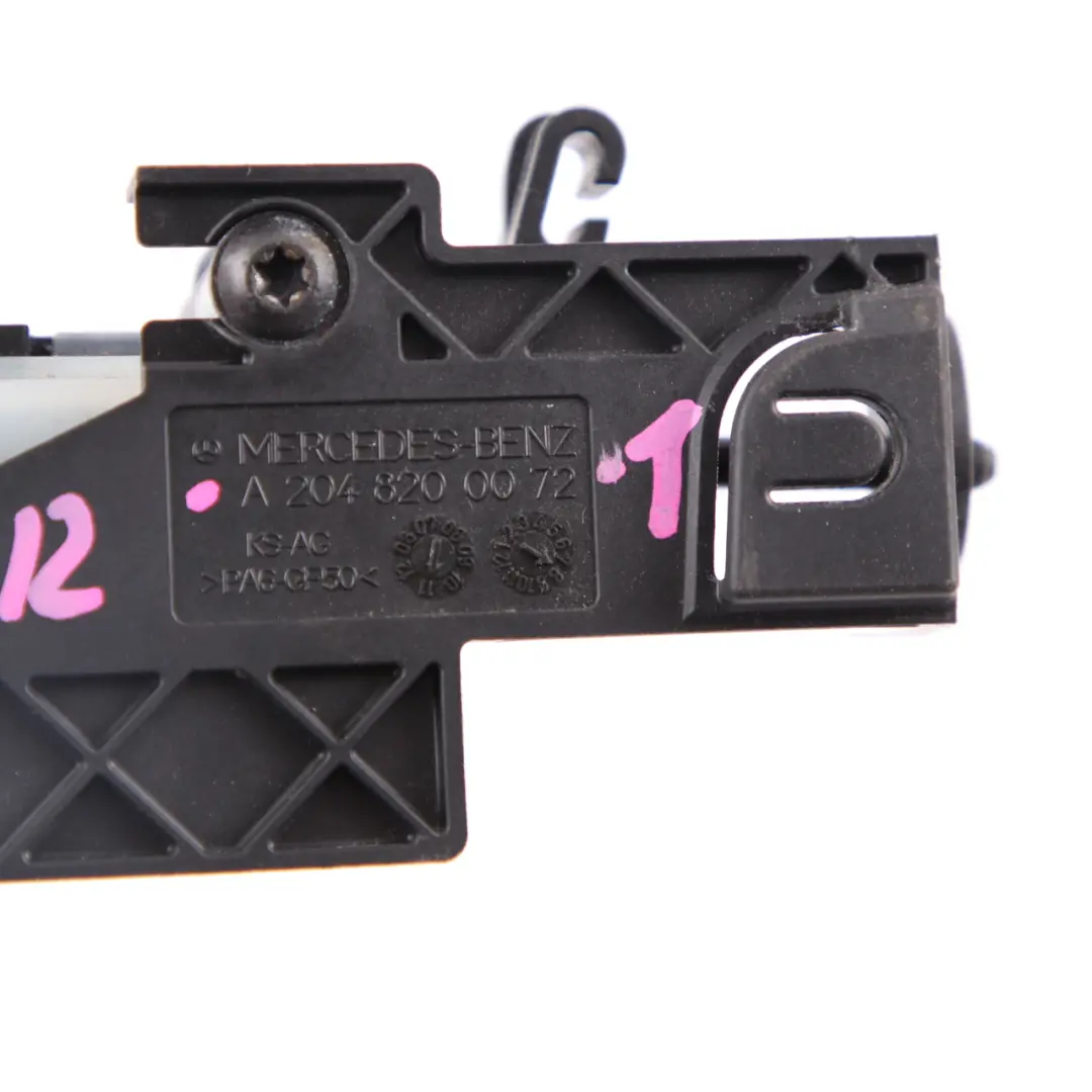 Mercedes W204 W207 Soporte motor liberación tapa de combustible - SKU A2048200072-1 - Número de pieza A2048200072