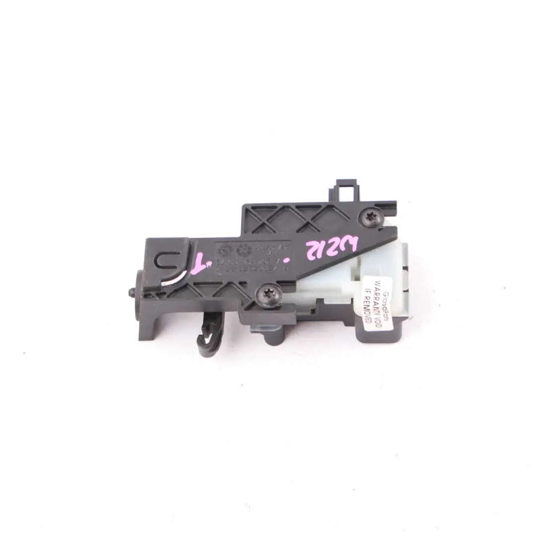 Mercedes W204 W207 Soporte motor liberación tapa de combustible - SKU A2048200072-1 - Número de pieza A2048200072