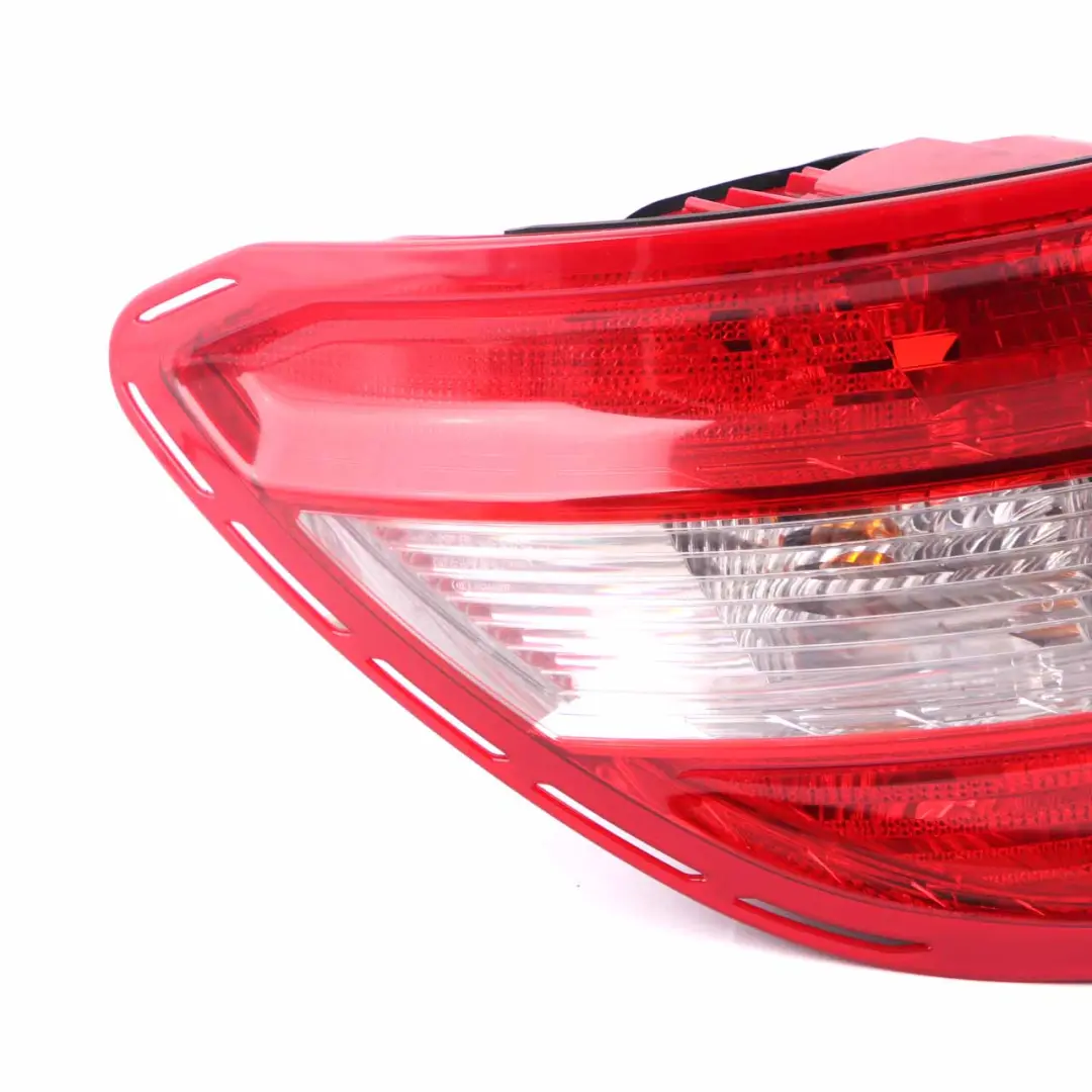 Fanale posteriore Mercedes W204 Sinistro Fanale posteriore laterale per con numero di parte A2048200164 Fanale posteriore Mercedes W204 Sinistro Fanale posteriore laterale - SKU A2048200164 - Numero di parte A2048200164