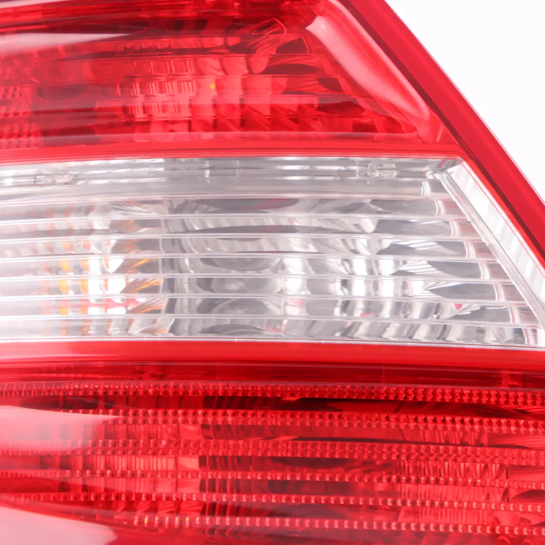 Luz Trasera Mercedes W204 Izquierda Panel Lateral para con número de pieza A2048200164 Luz Trasera Mercedes W204 Izquierda Panel Lateral - SKU A2048200164 - Número de pieza A2048200164