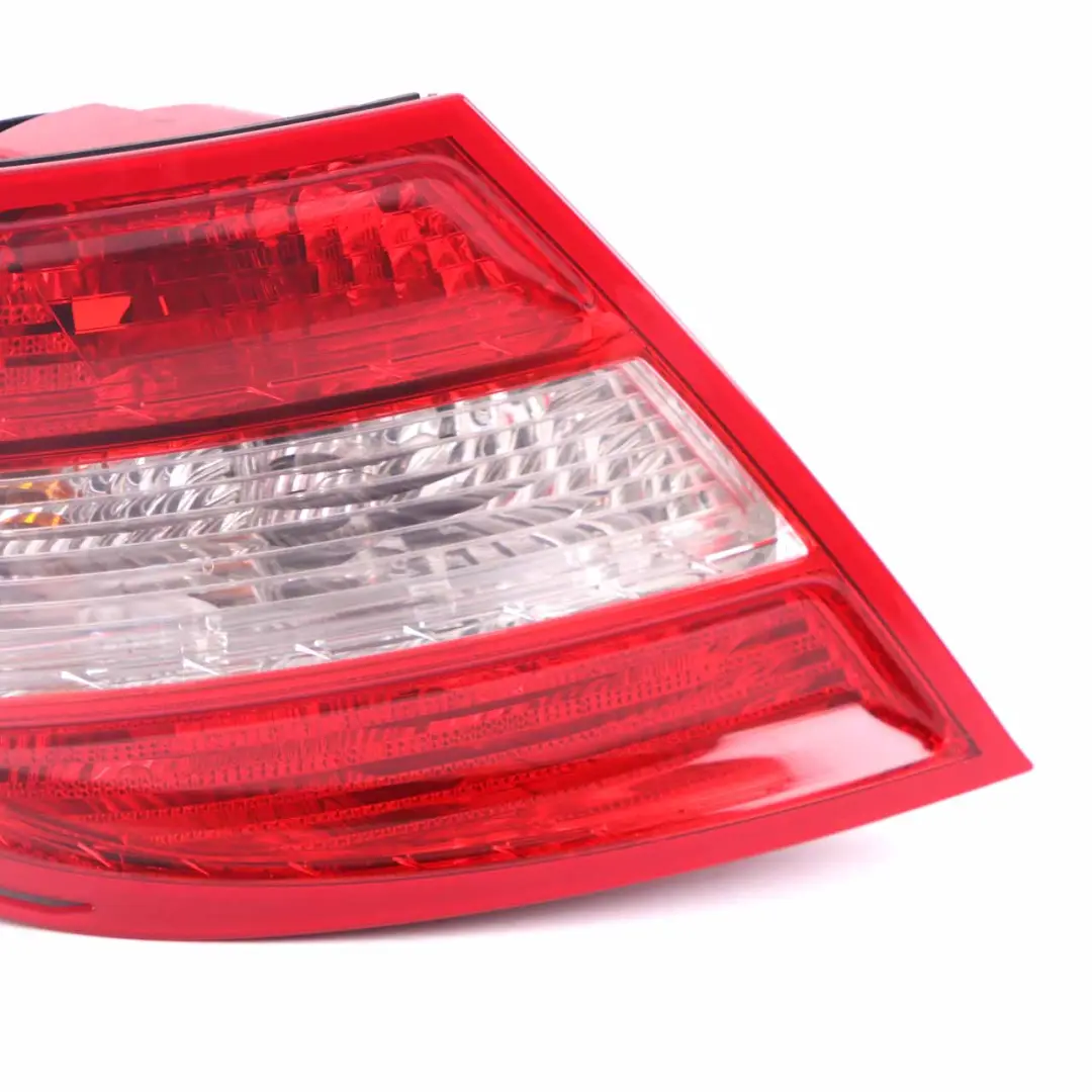 Lampa Lewy Tył Tylna do Mercedes W204 o numerze A2048200164 Mercedes W204 Lampa Lewy Tył Tylna - SKU A2048200164 - Numer Części A2048200164
