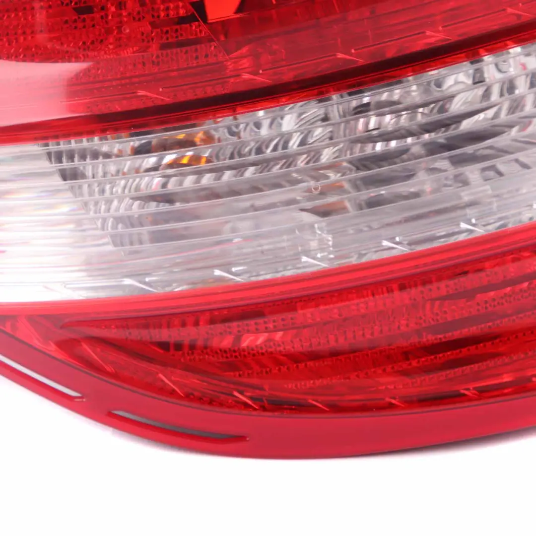 Fanale posteriore Mercedes W204 Sinistro Fanale posteriore laterale per con numero di parte A2048200164 Fanale posteriore Mercedes W204 Sinistro Fanale posteriore laterale - SKU A2048200164 - Numero di parte A2048200164