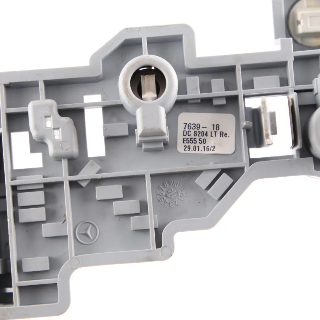 Mercedes W204 Estate Presa Corrente Posteriore Destra Portalampada Pannello - SKU A2048201777 - Numero di parte A2048201777