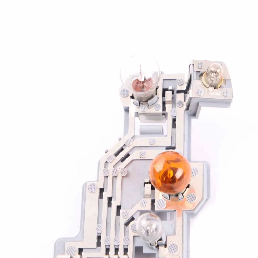  Douille D'Ampoule Pour Arrière Droit Mercedes W204 Support Lampe Panneau Latéral - SKU A2048201777 - Numéro de pièce A2048201777