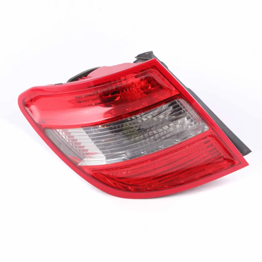 Feu Arrière Gauche Panneau Latéral pour Mercedes S204 Wagon à propos du numéro de pièce A2048203764 Mercedes S204 Wagon Feu Arrière Gauche Panneau Latéral - SKU A2048203764 - Numéro de pièce A2048203764