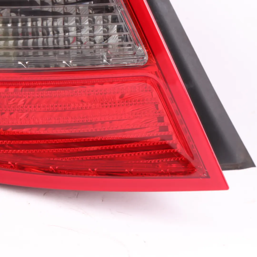 Luz Trasera Mercedes S204 Wagon Izquierda Luz Trasera Panel Lateral para con número de pieza A2048203764 Luz Trasera Mercedes S204 Wagon Izquierda Luz Trasera Panel Lateral - SKU A2048203764 - Número de pieza A2048203764