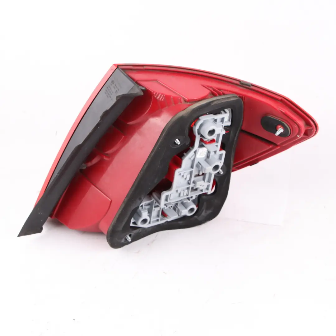 Feu Arrière Gauche Panneau Latéral pour Mercedes S204 Wagon à propos du numéro de pièce A2048203764 Mercedes S204 Wagon Feu Arrière Gauche Panneau Latéral - SKU A2048203764 - Numéro de pièce A2048203764