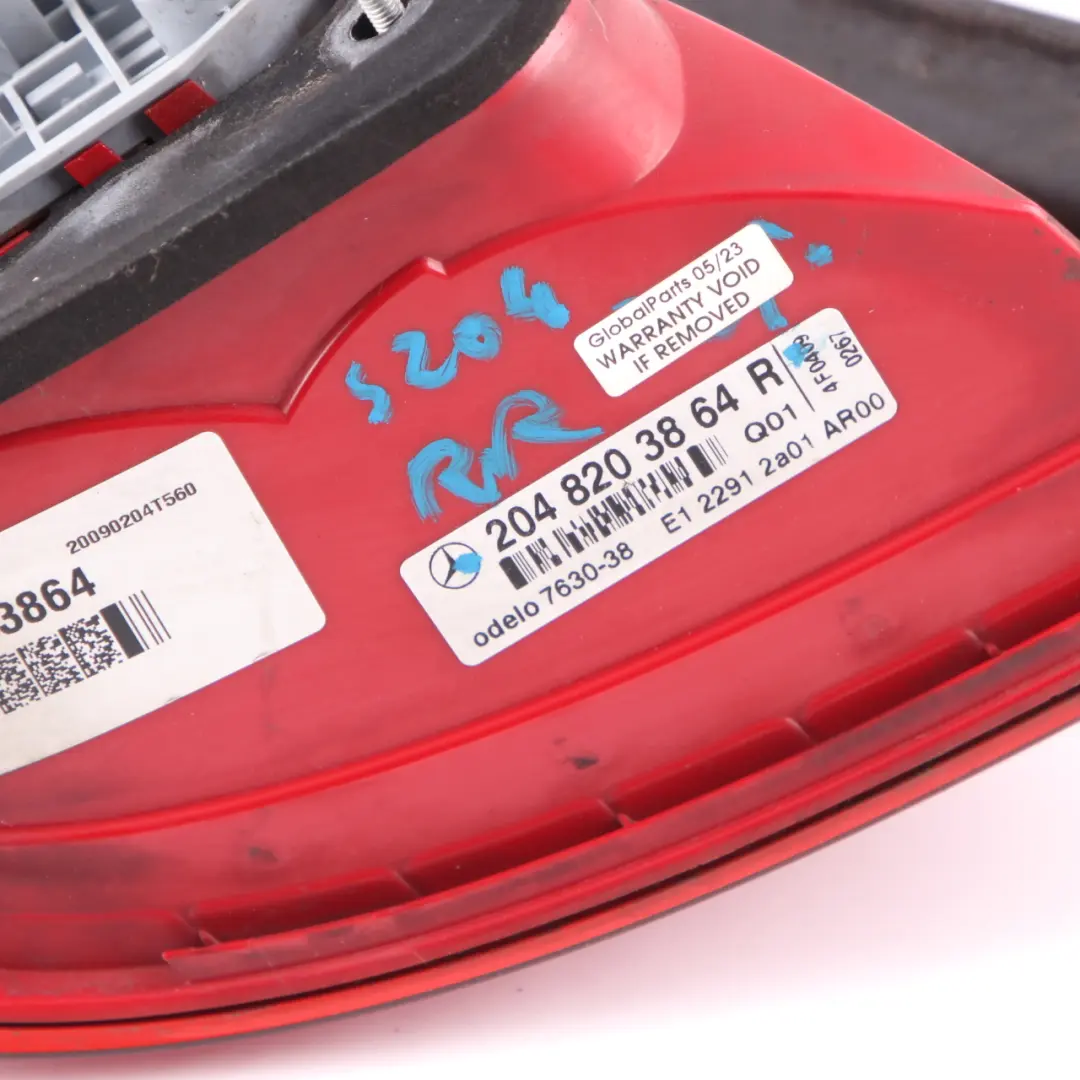 Lampa Tylna Prawa Światło Panelu Bocznego do Mercedes S204 o numerze A2048203864 Mercedes S204 Lampa Tylna Prawa Światło Panelu Bocznego - SKU A2048203864 - Numer Części A2048203864