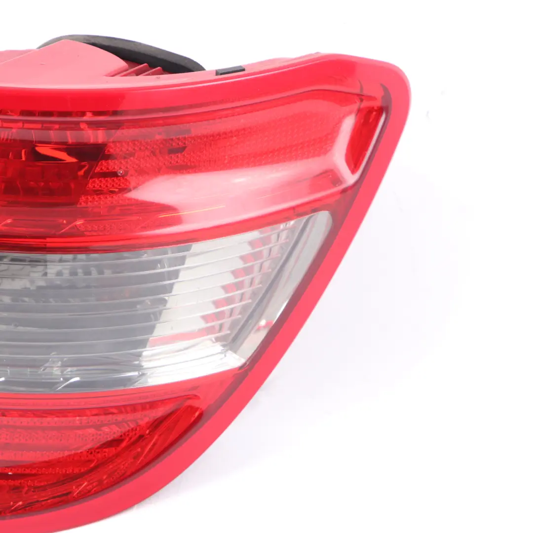  Feu Arrière Mercedes S204 Wagon Panneau Latéral Feu Arrière Droit - SKU A2048203864 - Numéro de pièce A2048203864