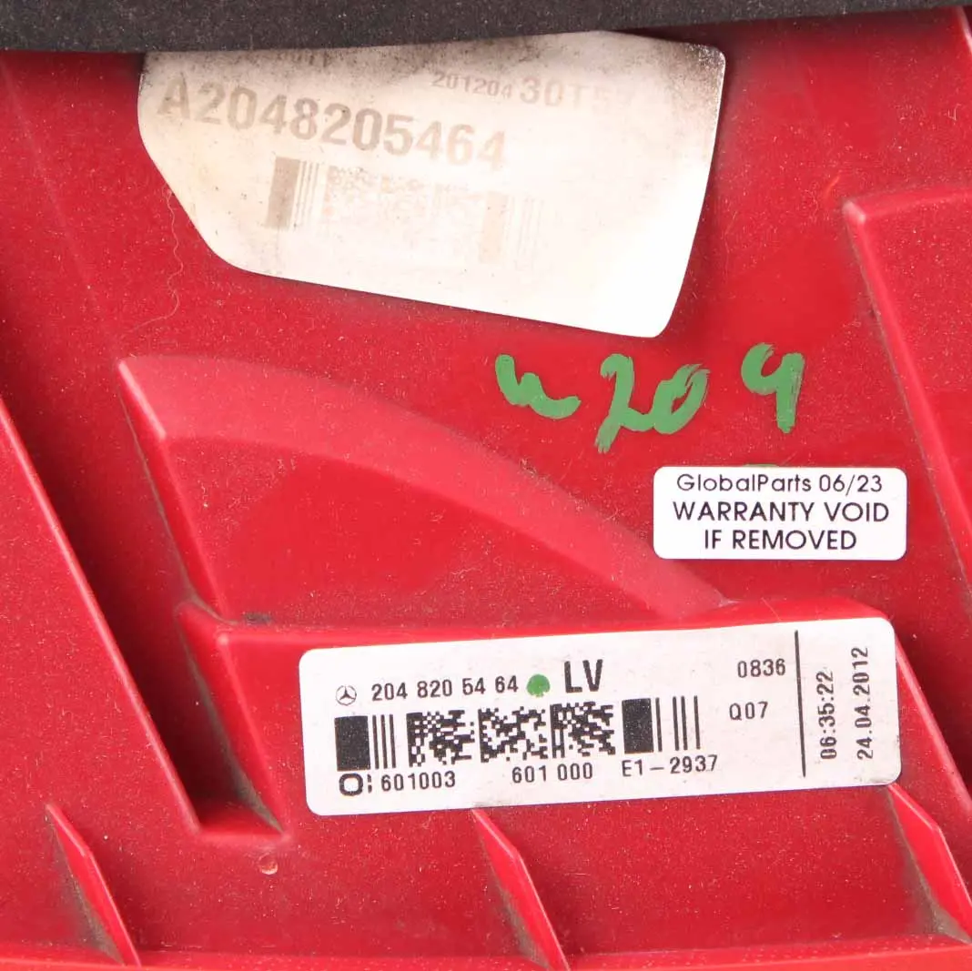 Luz Trasera Izquierda lateral piloto trasero para Mercedes W204 Berlina con número de pieza A2048205464 Mercedes W204 Berlina Luz Trasera Izquierda lateral piloto trasero - SKU A2048205464 - Número de pieza A2048205464
