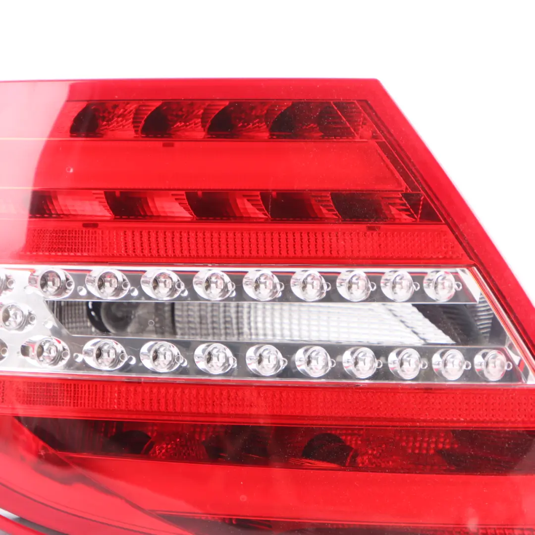 Mercedes W204 Limousine Rückleuchte Licht links Rücklicht Seite - SKU A2048205464 - Teilenummer A2048205464