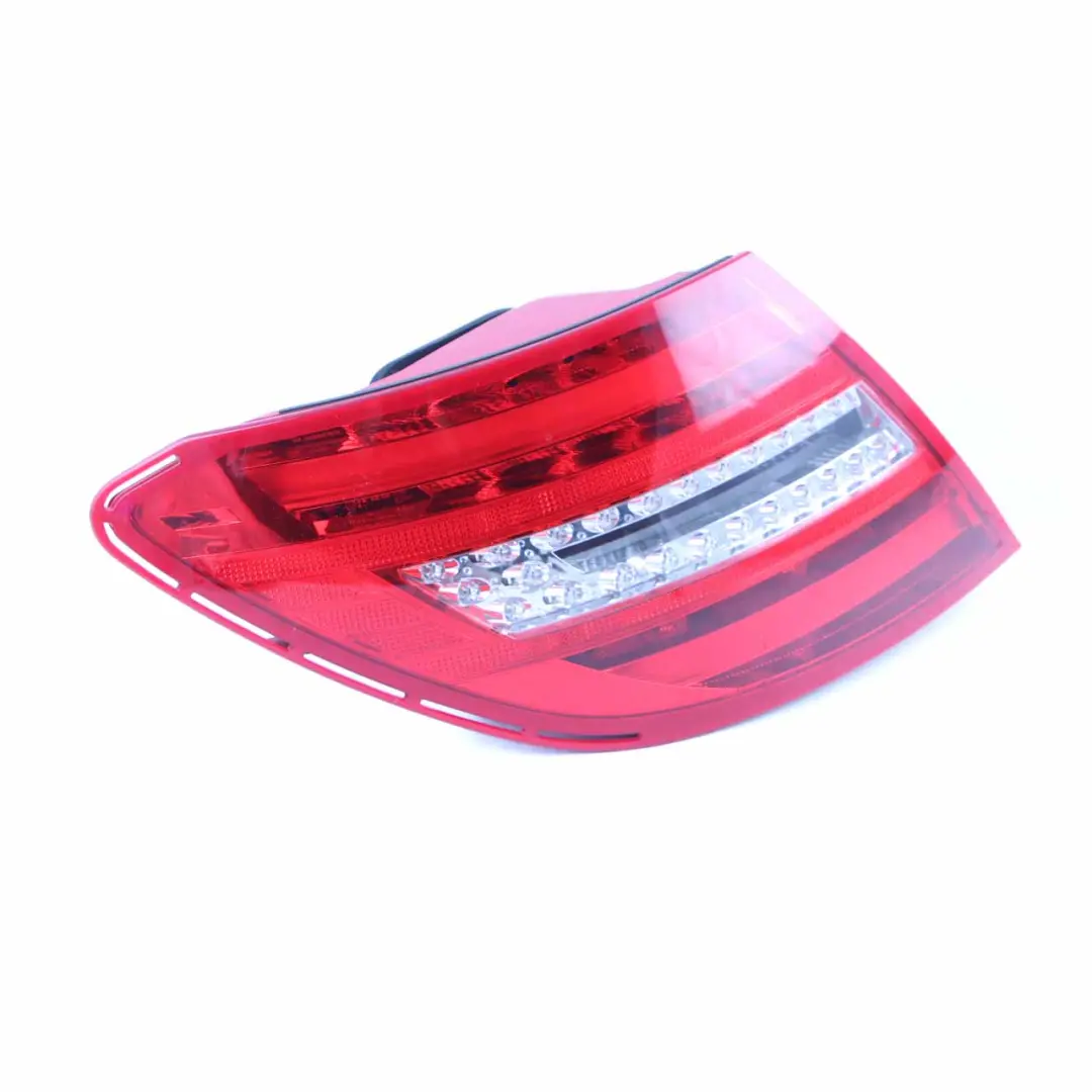 Mercedes W204 Limousine Rückleuchte Licht links Rücklicht Seite - SKU A2048205464 - Teilenummer A2048205464