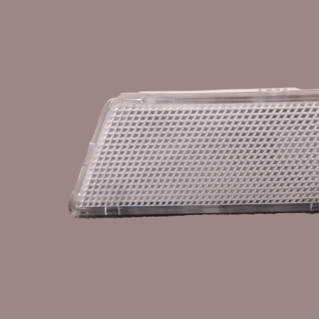 Lampka Oświetlenia Słupka Prawy Tył do Mercedes S204 o numerze A2048205501 Mercedes S204 Lampka Oświetlenia Słupka Prawy Tył - SKU A2048205501 - Numer Części A2048205501