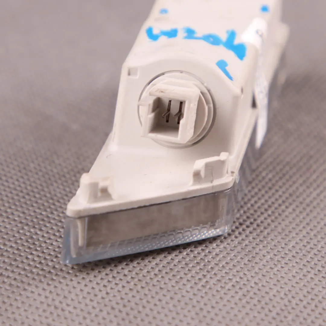 Lámpara De Luz Interior Del Pilar D Trasero Izquierdo para Mercedes S204 con número de pieza A2048205501 Mercedes S204 Lámpara De Luz Interior Del Pilar D Trasero Izquierdo - SKU A2048205501 - Número de pieza A2048205501