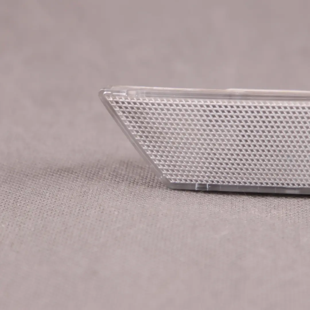 Mercedes S204 Lampka Oświetlenia Słupka Prawy Tył - SKU A2048205601 - Numer Części A2048205601