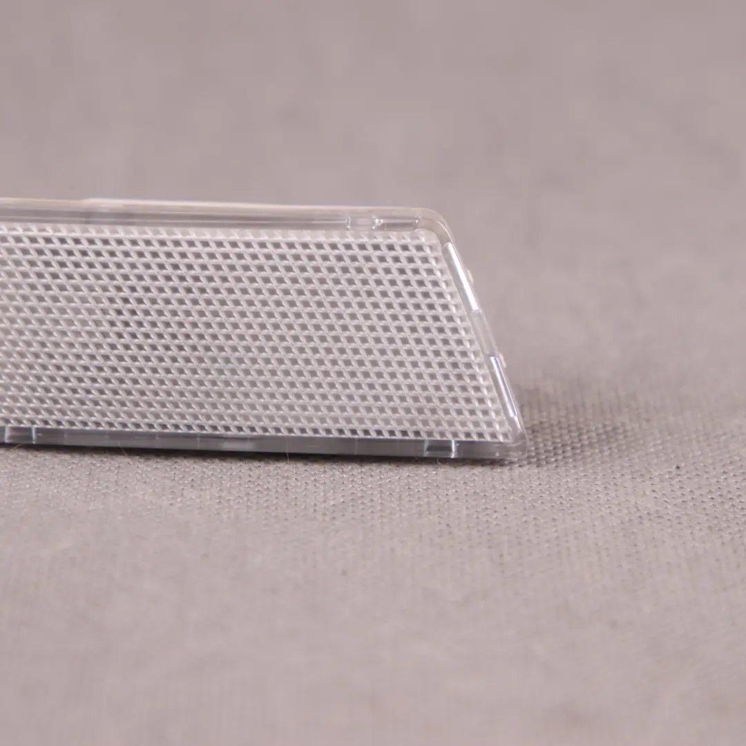 Mercedes W210 W211 W212 Eclairage Interieur Arriere A2108204001 - SKU A2048205601 - Numéro de pièce A2048205601