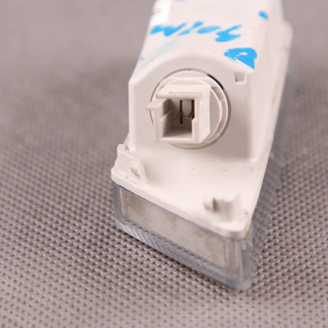 Illuminazione Interna Fanale A2108204001 per Mercedes W210 W211 W212 con numero di parte A2048205601 Mercedes W210 W211 W212 Illuminazione Interna Fanale A2108204001 - SKU A2048205601 - Numero di parte A2048205601