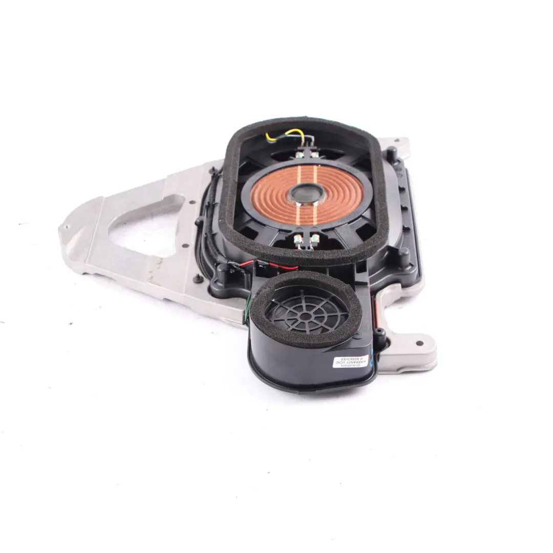 Altavoz Logic7 Mercedes W204 W212 Bandeja Trasera Derecha Exterior para con número de pieza A2048205702 Altavoz Logic7 Mercedes W204 W212 Bandeja Trasera Derecha Exterior - SKU A2048205702 - Número de pieza A2048205702