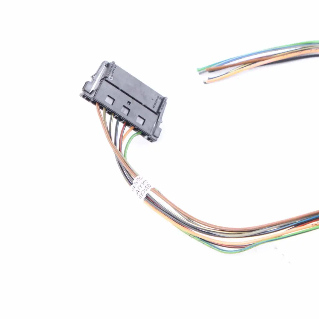 Mercedes W204 Estate Feu arrière gauche Câblage des prises A2115450328 - SKU A2048206264-1 - Numéro de pièce A2048206264