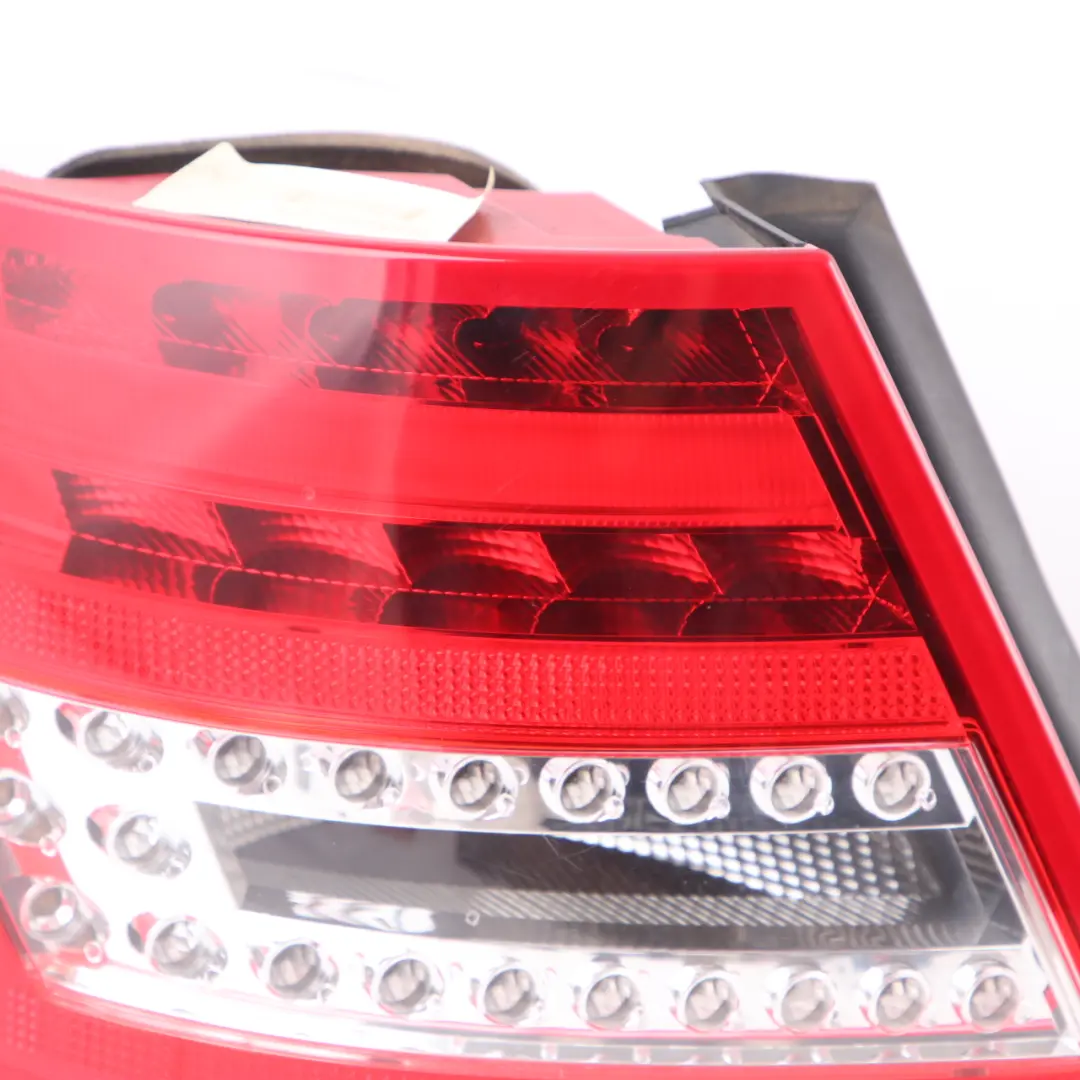 Rücklicht Seiten verkleidung Licht hinten links für Mercedes W204 Kombi mit Teilenummer A2048206264 Mercedes W204 Kombi Rücklicht Seiten verkleidung Licht hinten links - SKU A2048206264 - Teilenummer A2048206264