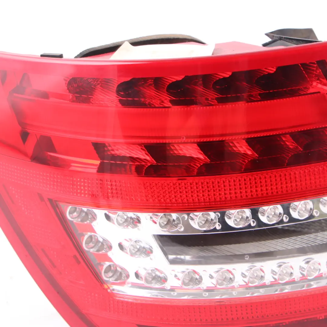 Lámpara trasera lateral Luz trasera izquierda para Mercedes W204 Estate con número de pieza A2048206264 Mercedes W204 Estate Lámpara trasera lateral Luz trasera izquierda - SKU A2048206264 - Número de pieza A2048206264