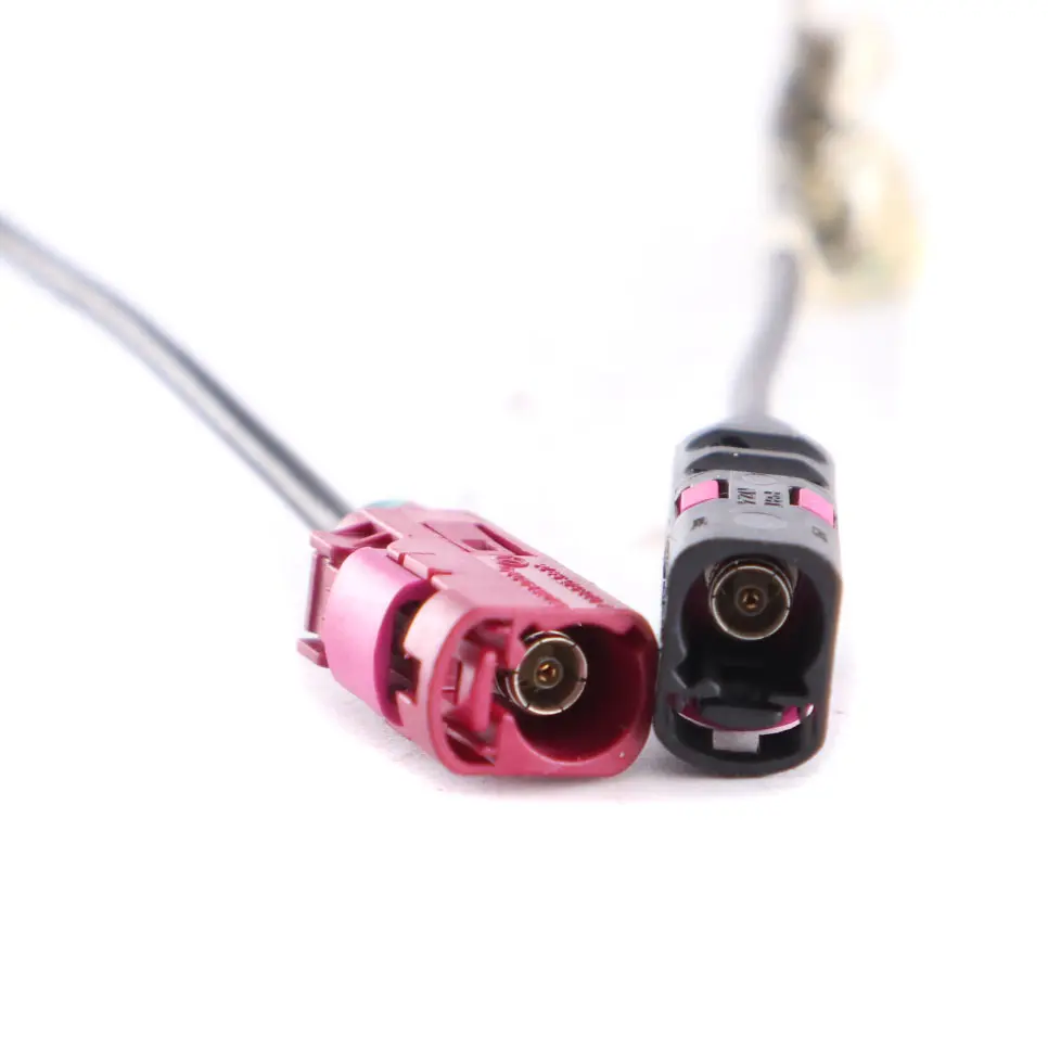  Antenna Da Tetto Mercedes W204 W212 Antenna Pinna Di Squalo Nero - SKU A2048206675-BLK - Numero di parte A2048206675
