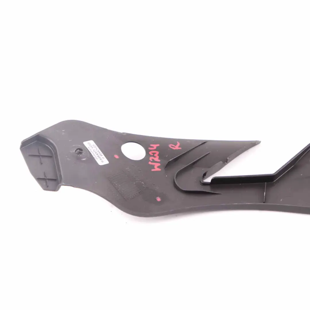 Rivestimento del faro Copertura del faro destro per Mercedes W204 con numero di parte A2048261424 Mercedes W204 Rivestimento del faro Copertura del faro destro - SKU A2048261424 - Numero di parte A2048261424