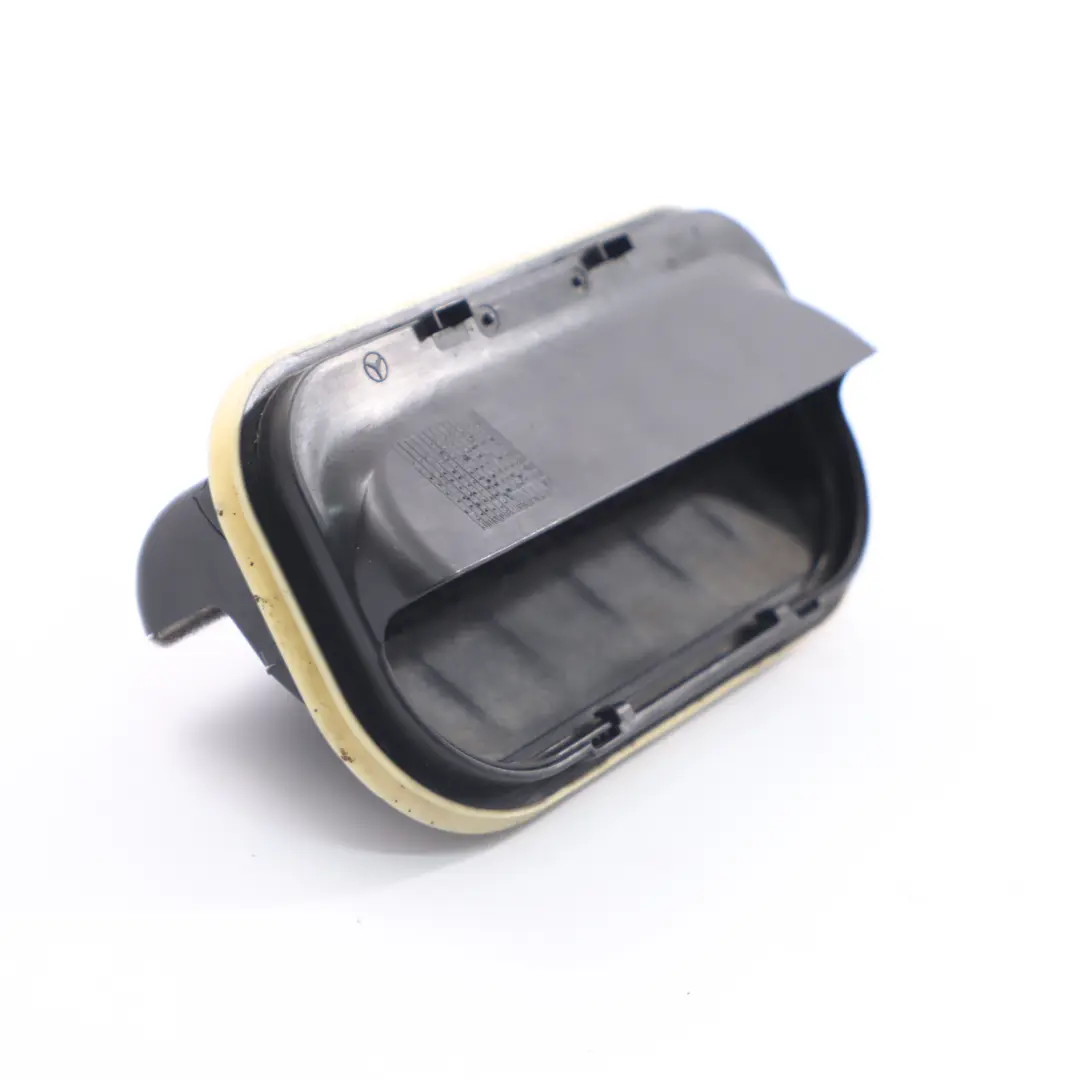 Évent d'air Mercedes W246 Trappe d'aération parechocs arrière droite pour à propos du numéro de pièce A2048300442 Évent d'air Mercedes W246 Trappe d'aération parechocs arrière droite - SKU A2048300442 - Numéro de pièce A2048300442