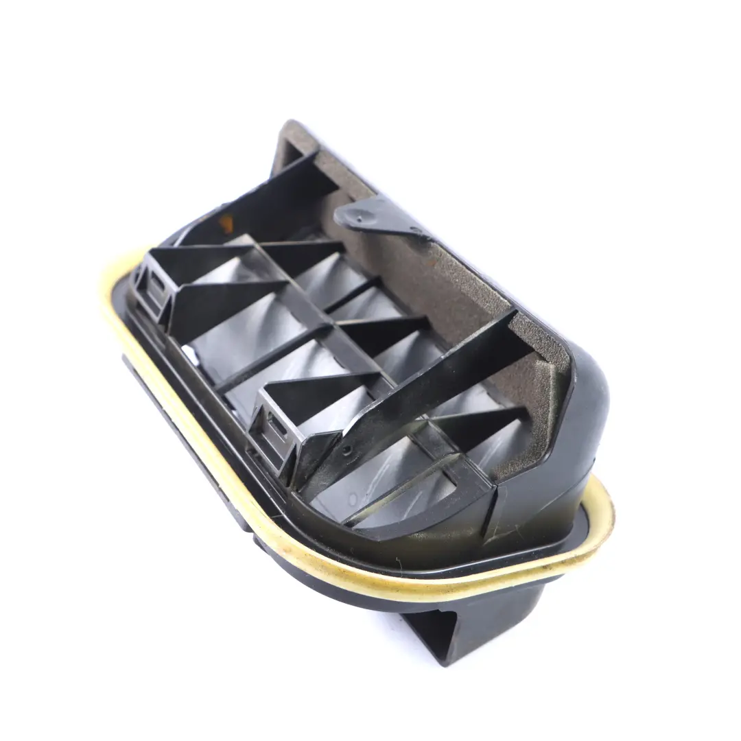 Wkładka Wentylacyjna Zderzaka Tył Prawa do Mercedes X253 GLC 220d o numerze A2048301700 Mercedes X253 GLC 220d Wkładka Wentylacyjna Zderzaka Tył Prawa - SKU A2048301700 - Numer Części A2048301700