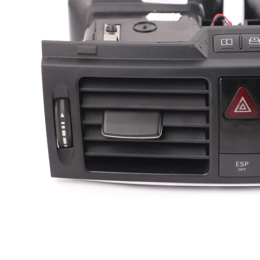 Salpicadero Central Ventilación Delantera Peligro para Mercedes W204 con número de pieza A2048304154 Mercedes W204 Salpicadero Central Ventilación Delantera Peligro - SKU A2048304154 - Número de pieza A2048304154