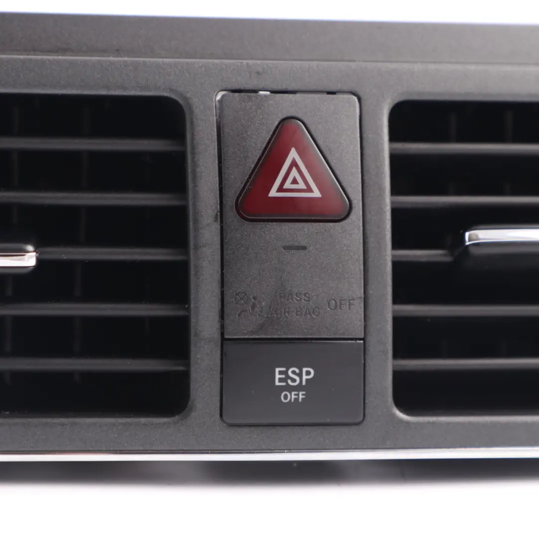 Mercedes W204 Tableau Bord Grille d'aération Centrale Interrupteur - SKU A2048305754 - Numéro de pièce A2048305754