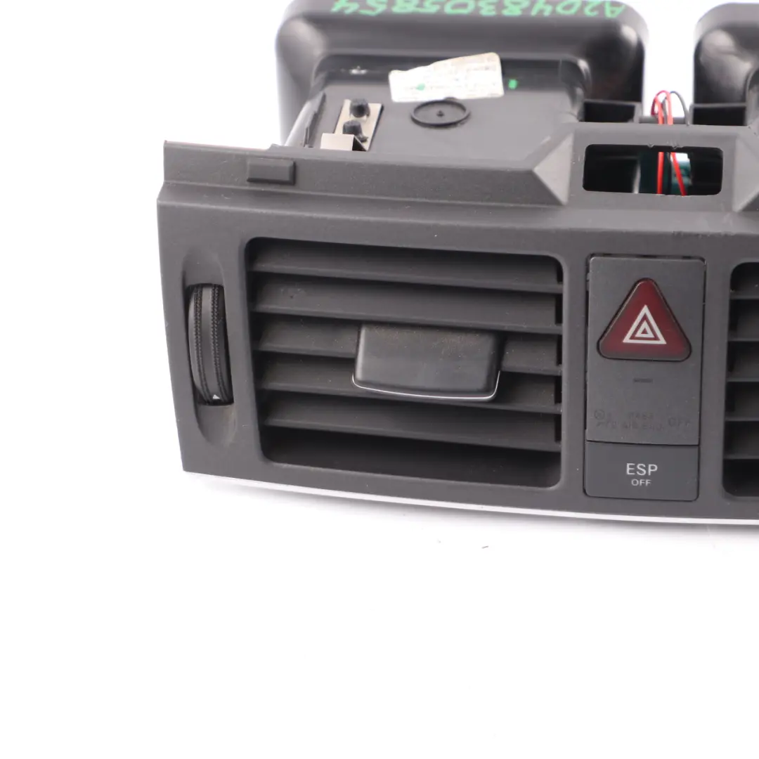 Armaturenbrett Mitte Air Vent Grille Nozzle Hazard für Mercedes W204 mit Teilenummer A2048305854 Mercedes W204 Armaturenbrett Mitte Air Vent Grille Nozzle Hazard - SKU A2048305854 - Teilenummer A2048305854