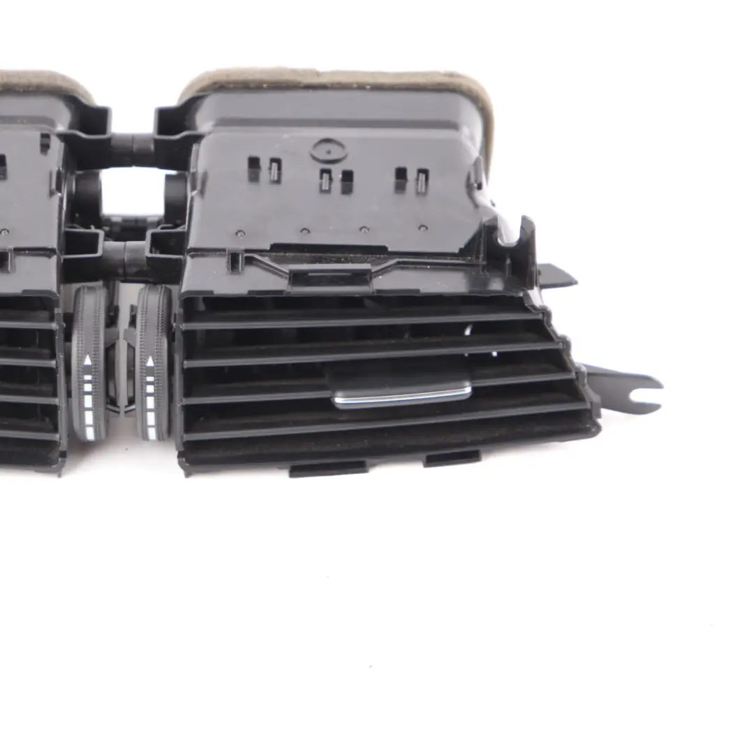 Luftgitter Armaturen Brett Vorne Mitte Lüftungs Düse für Mercedes W204 mit Teilenummer A2048308454 Mercedes W204 Luftgitter Armaturen Brett Vorne Mitte Lüftungs Düse - SKU A2048308454 - Teilenummer A2048308454